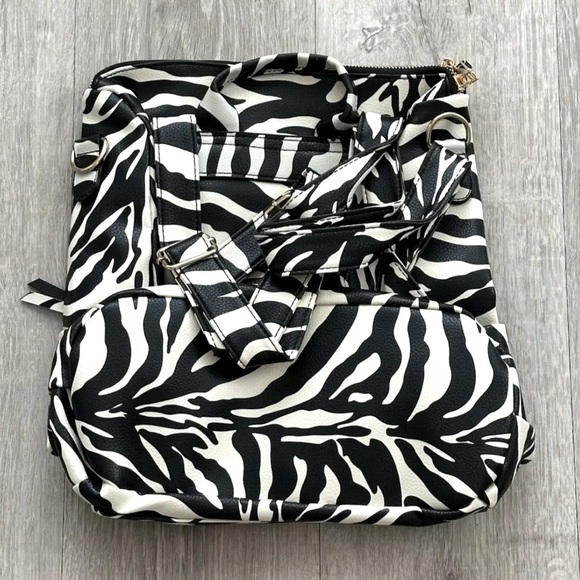Mi-Mi’s Closet Zebra Pattern Faux Leather Backpack Style Color Guitar Strap - Picture 4 of 5